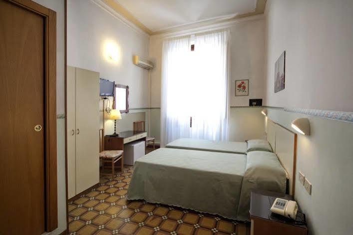 La Belle Epoque Hotel Firenze Bagian luar foto